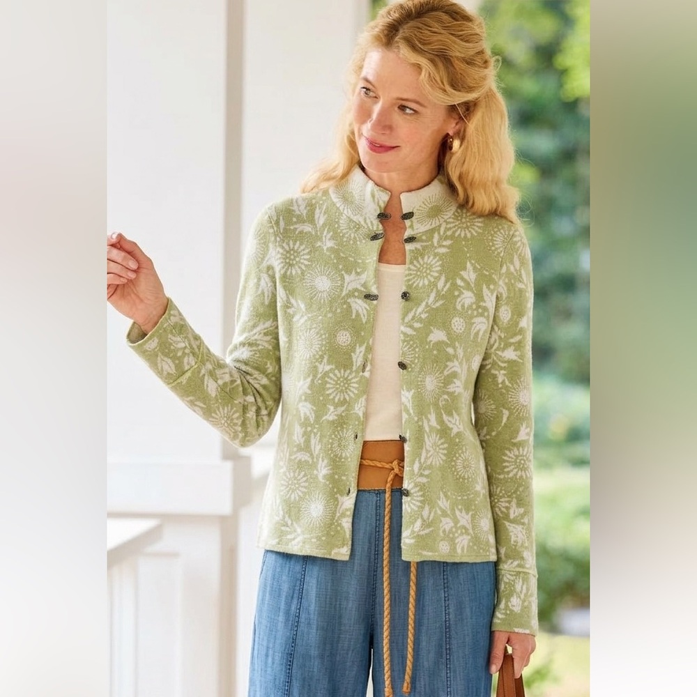 VTG Icelandic Design size M green floral angora blend button cardigan sweeter